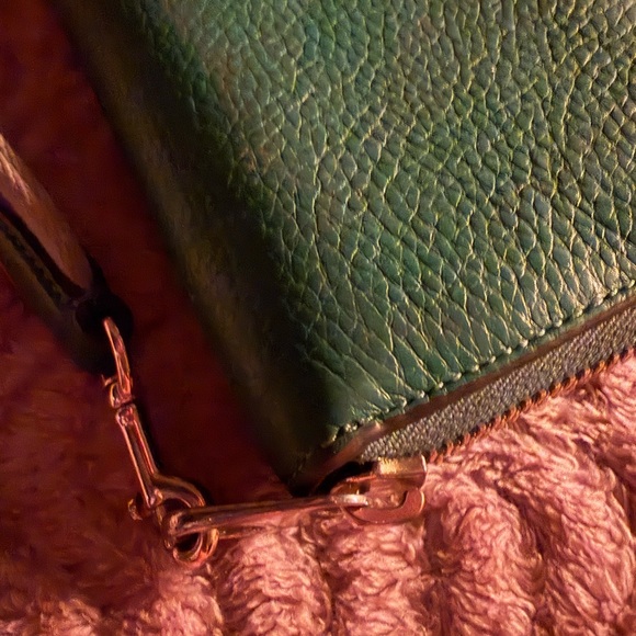 Coach Green Leather Wallet with Multicolor Pride Strap St Paddy’s Day - Picture 6 of 7